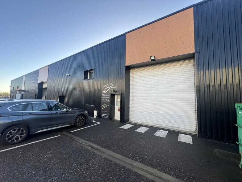 Local d’activités dans Yvrac à louer - Photo de l’immeuble – Image 1 sur 1