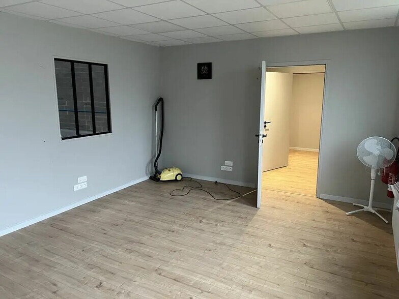 Local d’activités dans Le Havre à louer - Photo de l’immeuble – Image 2 sur 5