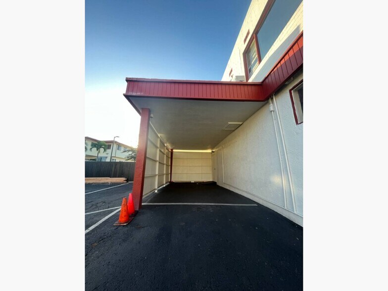 2130 N King St, Honolulu, HI à louer - Photo de l’immeuble – Image 2 sur 11