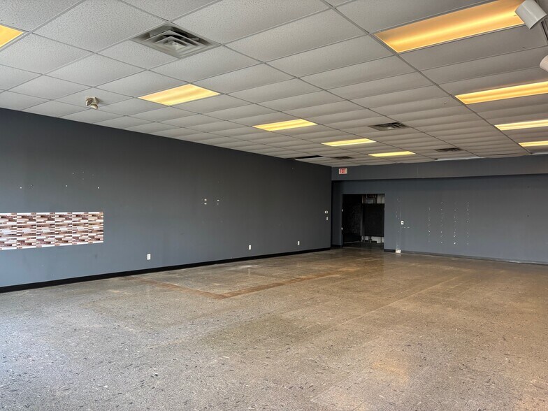 843 W Broadway Ave, Forest Lake, MN à louer - Photo de l’immeuble – Image 2 sur 10