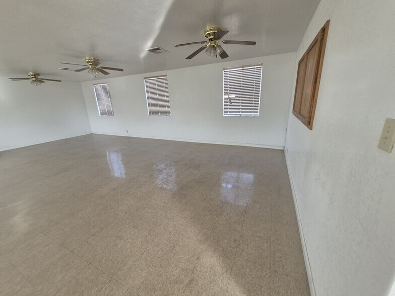 604 W 8th St, Merced, CA à louer - Photo intérieure – Image 3 sur 5