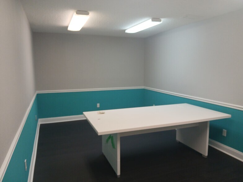 5290 Seminole Blvd, Saint Petersburg, FL à vendre - Photo intérieure – Image 2 sur 37