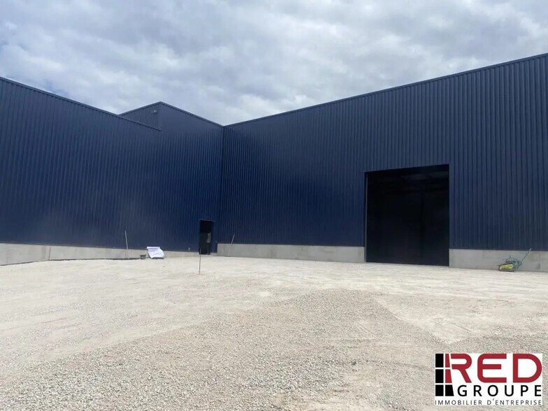Industriel/Logistique dans Signes à louer - Photo de l’immeuble – Image 3 sur 5