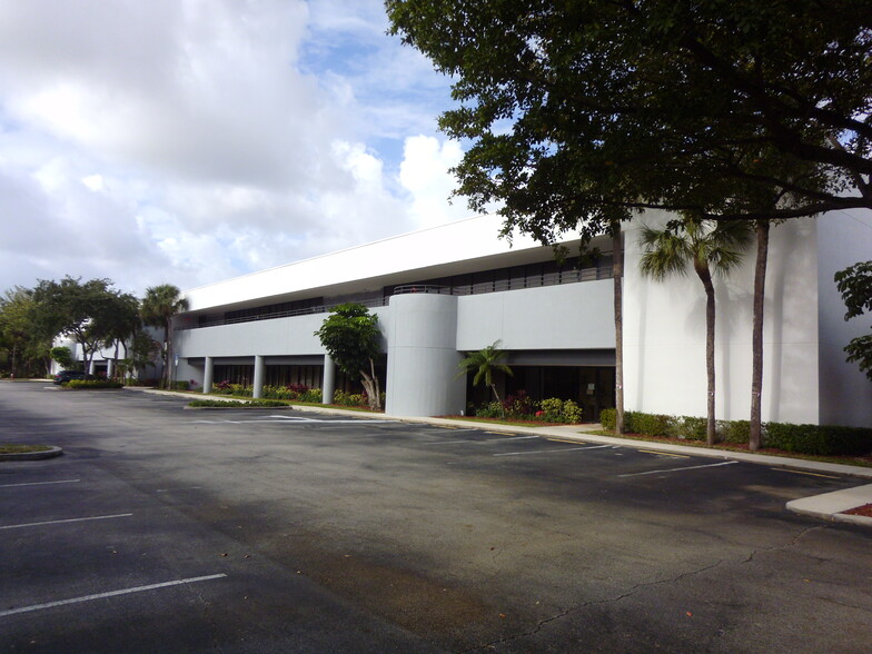 6413 Congress Ave, Boca Raton, FL à louer - Photo de l’immeuble – Image 2 sur 6