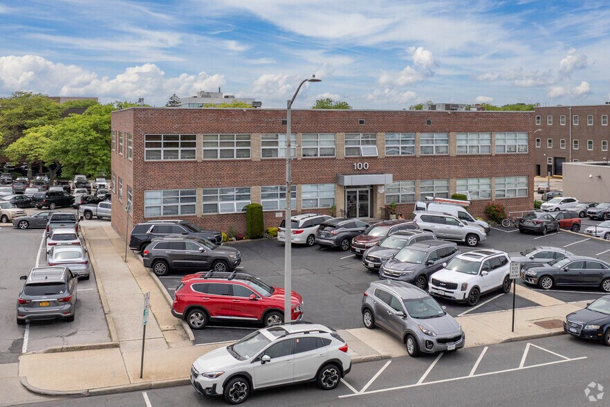 100 N Village Ave, Rockville Centre, NY à louer - Aérien – Image 3 sur 9