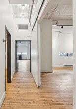 183 Bathurst St, Toronto, ON à louer Photo intérieure– Image 2 sur 5