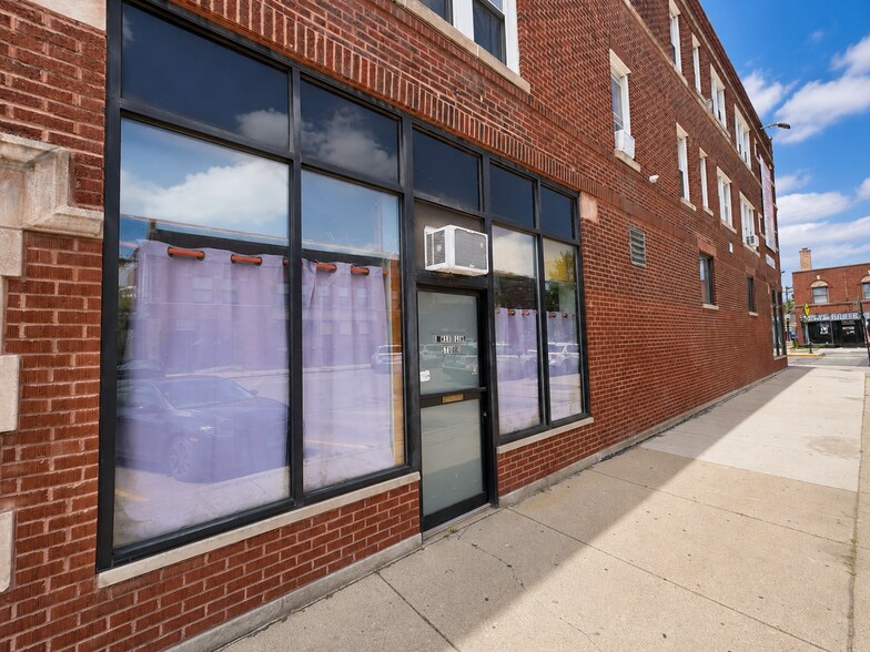 2354 N Saint Louis Ave, Chicago, IL à louer - Photo de l’immeuble – Image 3 sur 4