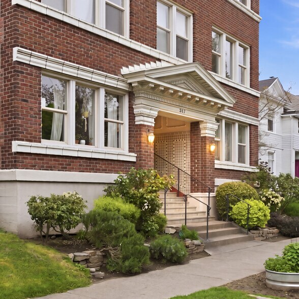 317 18th Ave E, Seattle, WA à vendre - Photo de l’immeuble – Image 2 sur 14