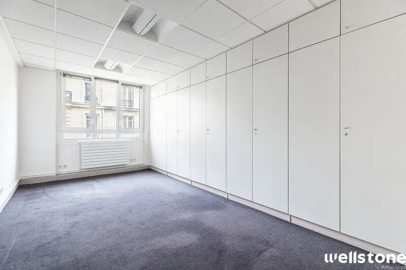 21 Rue D'Artois, Paris à louer - Photo de l’immeuble – Image 2 sur 13
