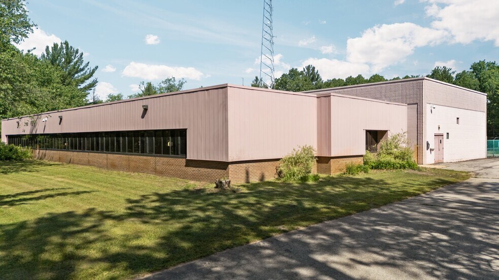 890 Island Lake Rd NW, Kalkaska, MI à vendre - Photo de l’immeuble – Image 1 sur 13