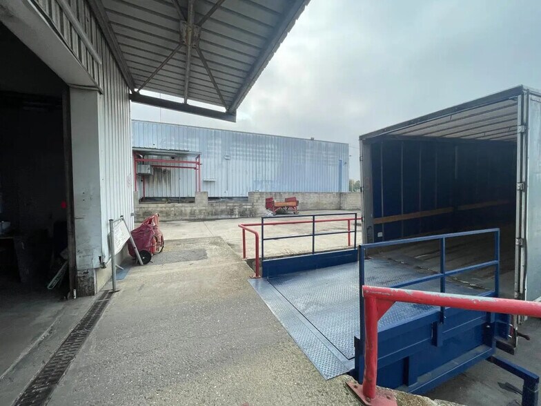 Local d’activités dans Brétigny-sur-Orge à louer - Photo de l’immeuble – Image 2 sur 7