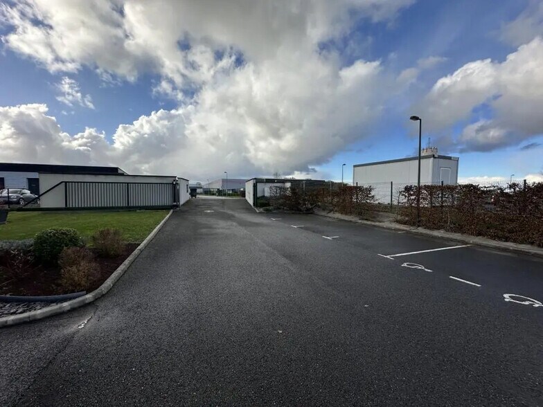 Bureau dans Nogent-le-Phaye à vendre - Photo de l’immeuble – Image 2 sur 16