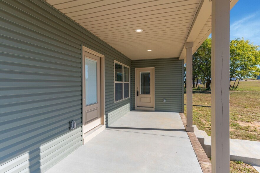 100 Amos Cir, Lafayette, TN à vendre - Photo de l’immeuble – Image 3 sur 3