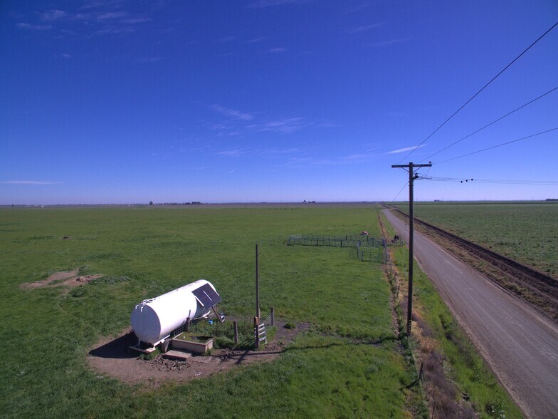Maxwell Ln, Dixon, CA à vendre - Photo principale – Image 1 sur 13