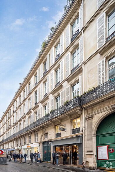 Rue Washington, Paris à vendre - Photo de l’immeuble – Image 3 sur 3