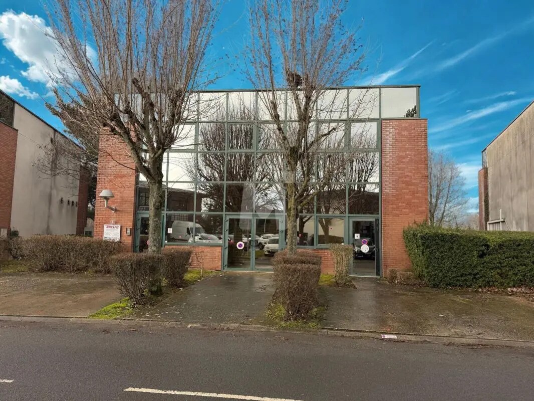 Bureau dans Évry-Courcouronnes à vendre Photo de l’immeuble– Image 1 sur 11