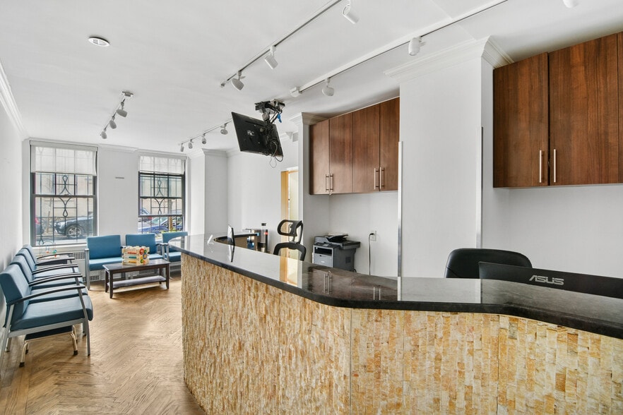 Manhattan Medical/Office Portfolio portefeuille de 3 biens à vendre sur LoopNet.fr - Photo intérieure – Image 2 sur 13