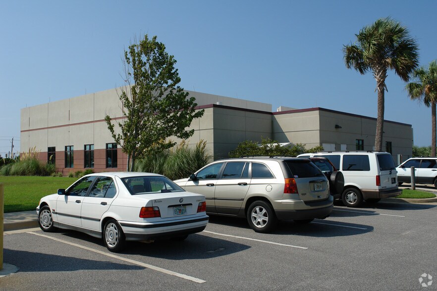 8888 Navarre Pky, Navarre, FL à louer - Photo de l’immeuble – Image 2 sur 5