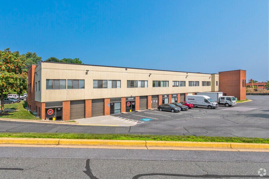 14300 Cherry Lane Ct, Laurel, MD à louer - Photo de l’immeuble – Image 2 sur 2
