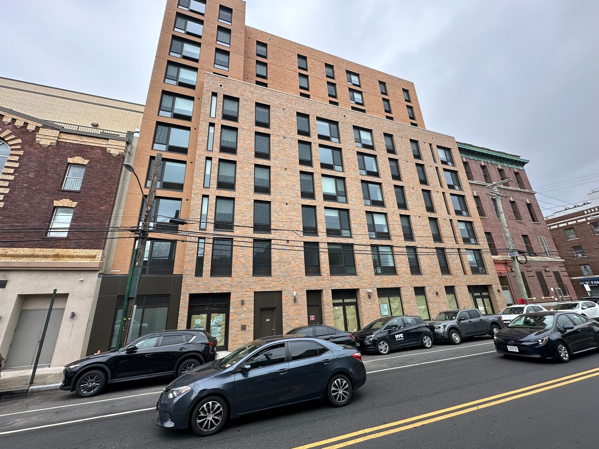 1725 Village Ln, Far Rockaway, NY à louer Photo de l’immeuble– Image 1 sur 5