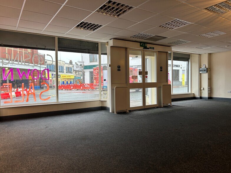5-6 New Oxford St, Workington à louer - Photo de l’immeuble – Image 2 sur 6