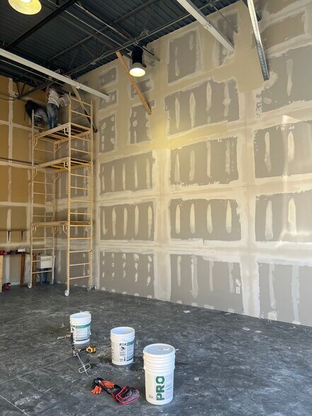 5178 W Patrick Ln, Las Vegas, NV à louer - Photo intérieure – Image 2 sur 10