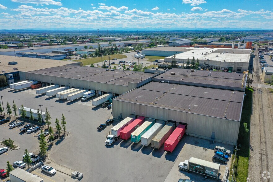 5610-5800 44 St SE, Calgary, AB à louer - Photo de l’immeuble – Image 2 sur 11