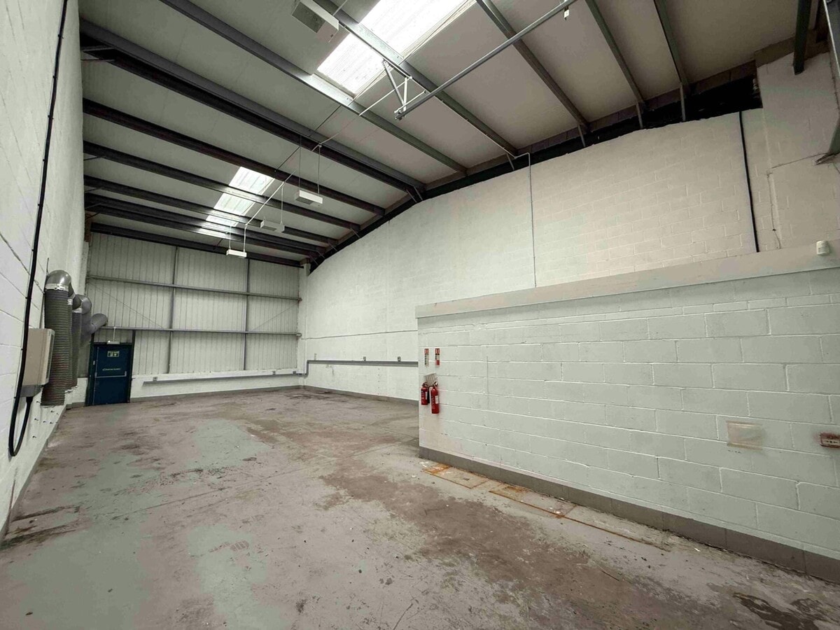 Unit 5, Silverdale Enterprise Centre, Newcastle Under Lyme, STS ST5 6SS - Lot 5 - - Photo intérieure - Image 1 of 4