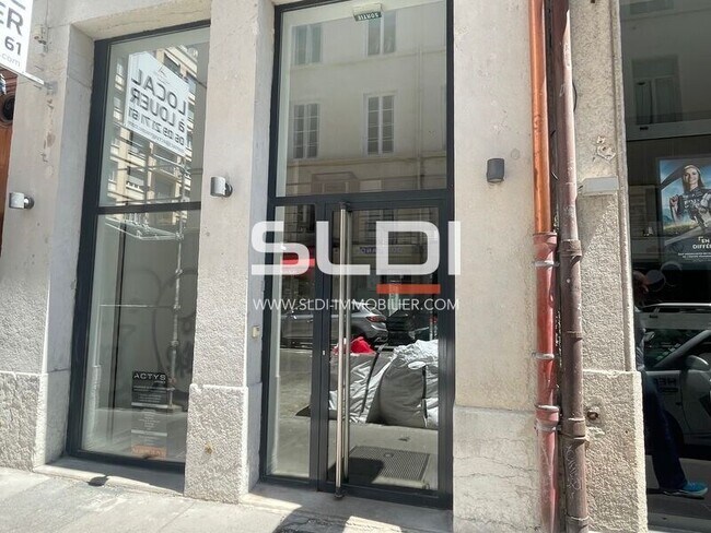 Plus de détails pour Local commercial à louer