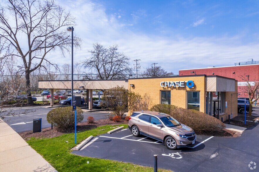 201 W Capitol Dr, Milwaukee, WI à louer - Photo de l’immeuble – Image 3 sur 5