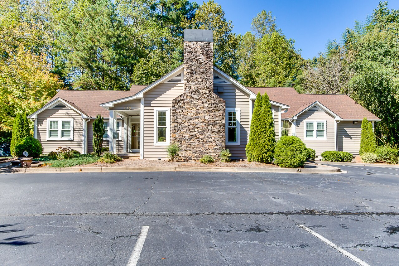 135 Professional Park Dr, Seneca, SC à louer Photo principale– Image 1 sur 46