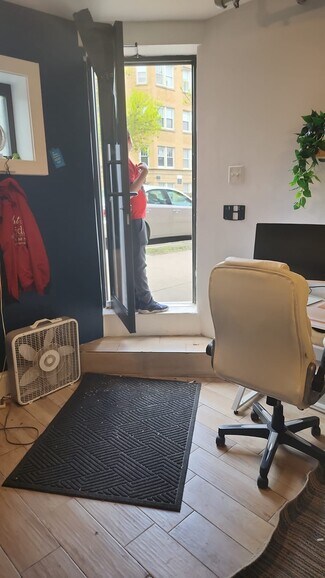 Plus de détails pour 2211 W Foster, Chicago, IL - Bureau à louer