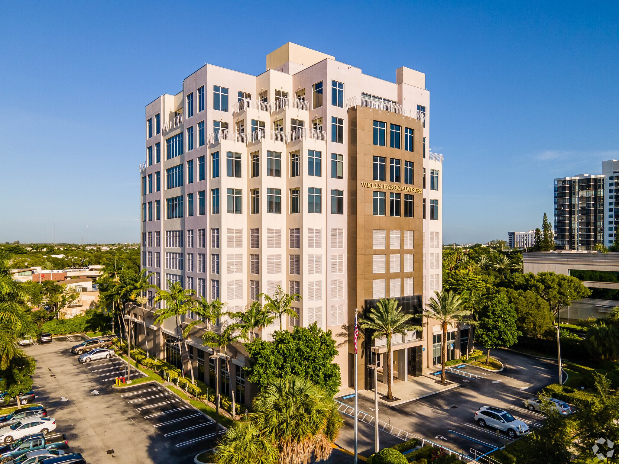 19950 W Country Club Dr, Aventura, FL à louer Photo principale– Image 1 sur 9