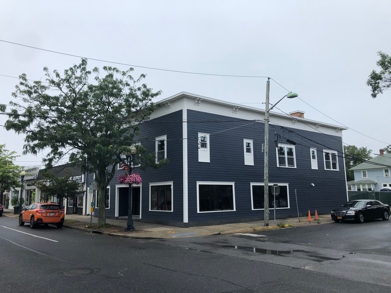87-89 W Main St, East Islip, NY à vendre - Photo de l’immeuble – Image 2 sur 4
