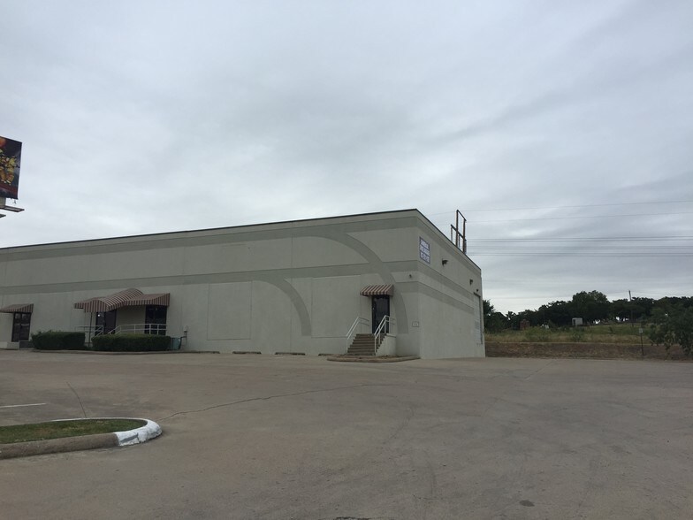7301 W Pioneer Pky, Arlington, TX à louer - Photo de l’immeuble – Image 3 sur 7
