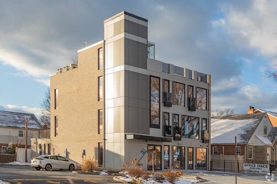 7560 188th St, Fresh Meadows, NY à louer - Photo principale – Image 1 sur 8
