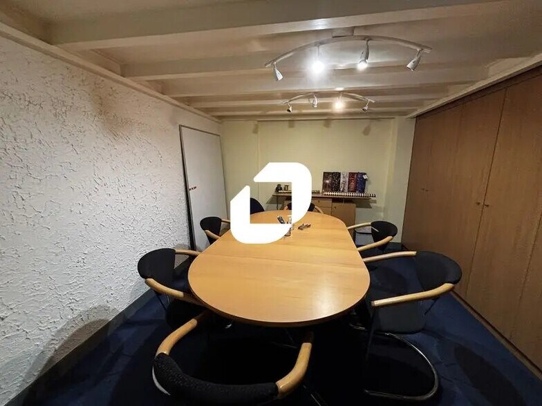 Bureau dans Évry-Courcouronnes à vendre - Photo de l’immeuble – Image 2 sur 12