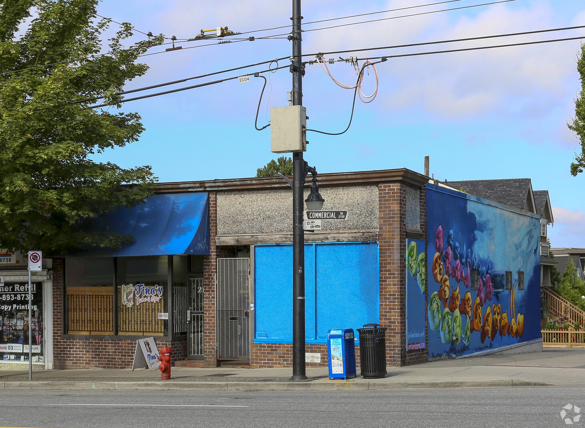 2105-2111 Commercial Dr, Vancouver, BC à vendre Photo principale– Image 1 sur 4