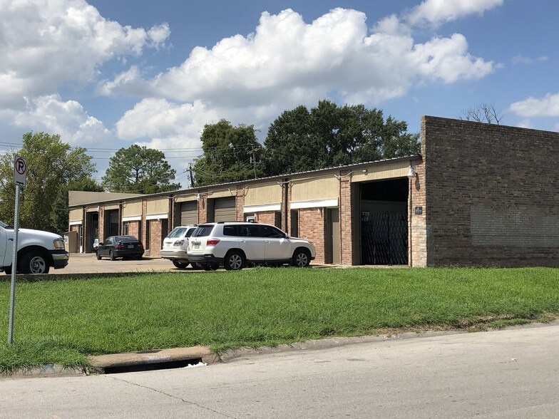 7000 Baneway Dr, Houston, TX à louer - Photo principale – Image 1 sur 5