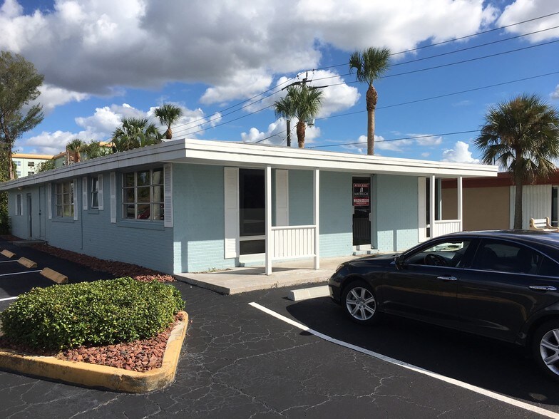 9290 College Pky, Fort Myers, FL à vendre - Photo de l’immeuble – Image 2 sur 9