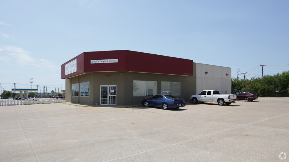 6709 Rufe Snow Dr, Watauga, TX à vendre - Photo de l’immeuble – Image 2 sur 8