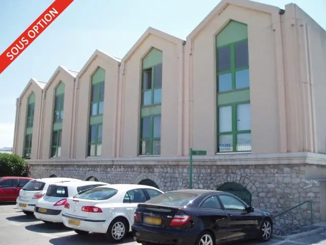 Local d’activités dans Marseille à louer Photo de l’immeuble– Image 1 sur 2