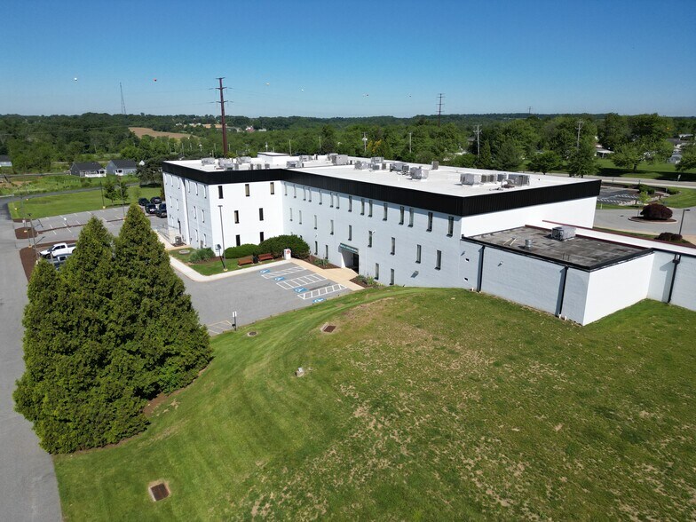 1011 W Baltimore Pike, West Grove, PA à louer - Photo de l’immeuble – Image 2 sur 4