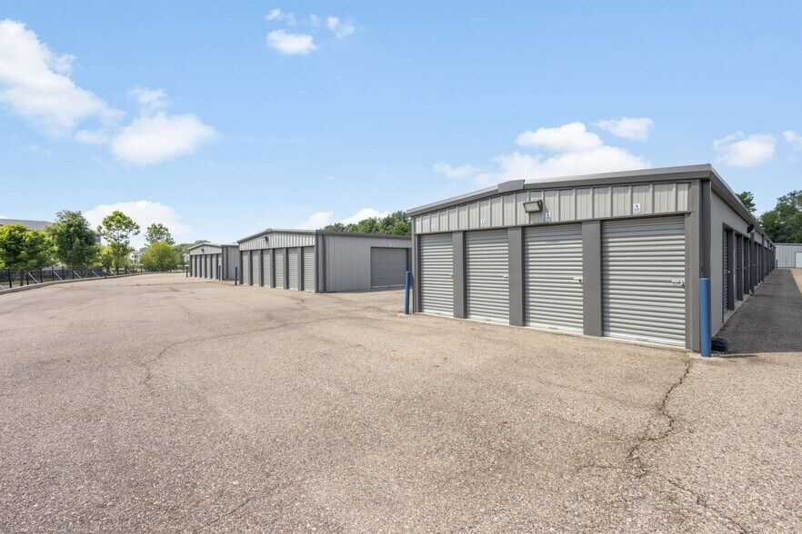 165 Hackett Road rd, Goshen, IN à vendre - Photo de l’immeuble – Image 2 sur 5