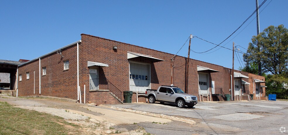 14-18 Graves Dr, Greenville, SC à louer - Photo de l’immeuble – Image 2 sur 4