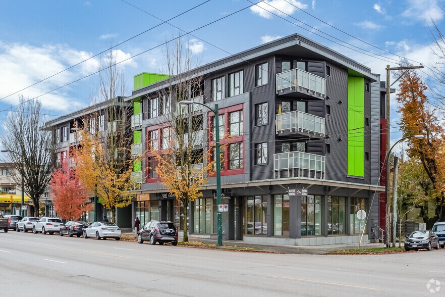 1716-1730 Kingsway, Vancouver, BC à vendre - Photo principale – Image 1 sur 3