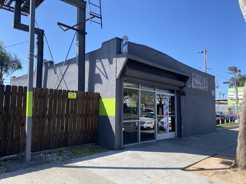 4308 E Firestone Blvd, South Gate, CA à vendre - Photo de l’immeuble – Image 1 sur 8