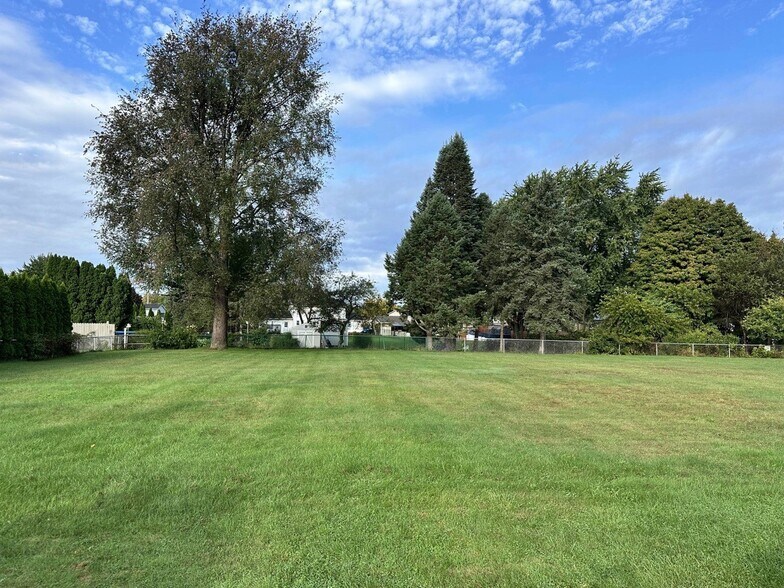 1041 Long Pond Rd, Rochester, NY à vendre - Photo de l’immeuble – Image 2 sur 9