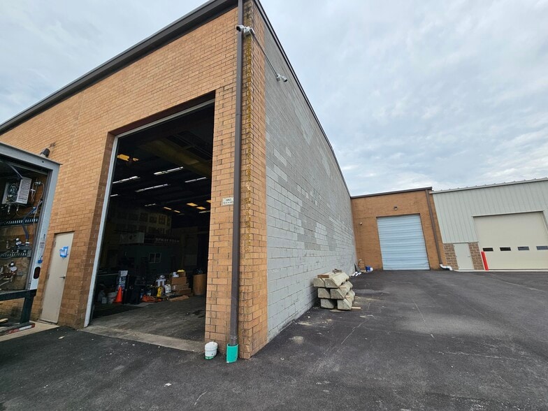 22530 S Center Rd, Frankfort, IL à louer - Photo de l’immeuble – Image 2 sur 17