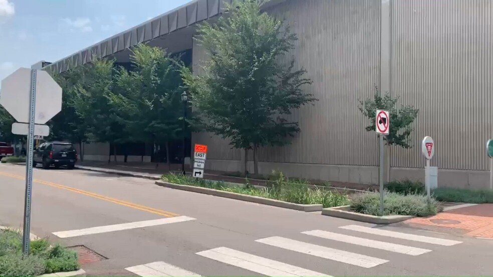 600 E Main St, Richmond, IN à louer - Vidéo sur l’annonce professionnelle – Image 2 sur 25
